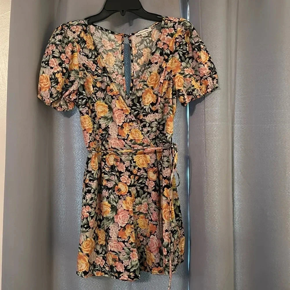 American Eagle vintage floral inspired romper with tie waist size Small